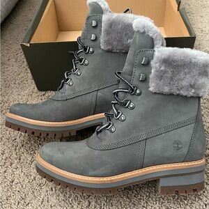 Women’s size 9m Timberland Courmayeur Valley Shearling-Lined Medium Grey Boots